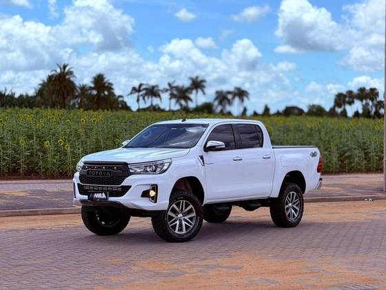 TOYOTA HILUX 2.8 SRX 4X4 CD 16V DIESEL 4P AUTOMÁTICO TOYOTA HILUX 2.8 SRX 4X4 CD 16V DIESEL 4P AUTOMÁTICO